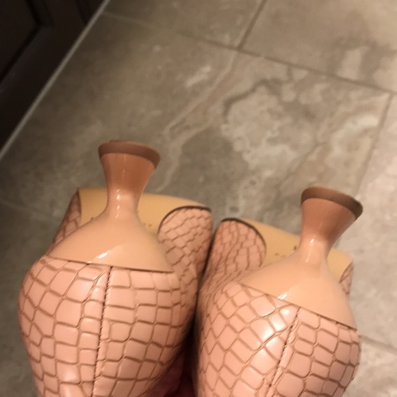 Pumps - Picture 5 of 10